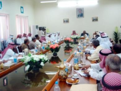 أثناء المباحثات بين قيادة جامعة حضرموت ووفد الجمعية السعودية للعمران أمس