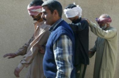 المعتقلين من العراقيين اثناء الامساك بهم