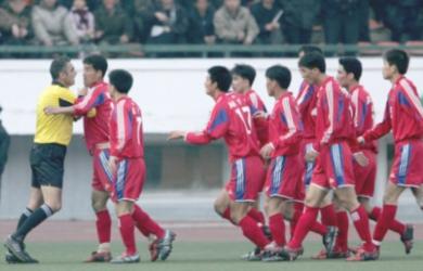 الكوريون الشماليون يصبون جام غضبهم على حكم المباراة السوري