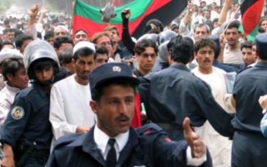 اشتباكات بين الشرطة والجيش في افغانستان
