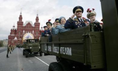 العرض العسكري الروسي شمل محاربون قدماء بميدالياتهم 