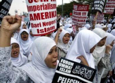 مظاهرات تشهدها اندونيسيا احتجاجاً على تدنيس المصحف الشريف