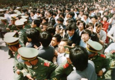 45 الف من مواطني هونج كونج يشاركون في إحياء ذكرى مذبحة تياننمين 