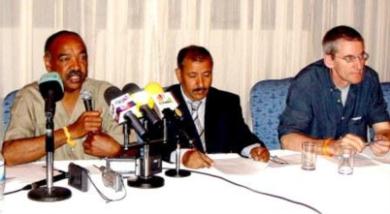 من اليسار: كلايف ستافورد سميث، محمد ناجي علاو، د. عبدالسلام سعيد أحمد