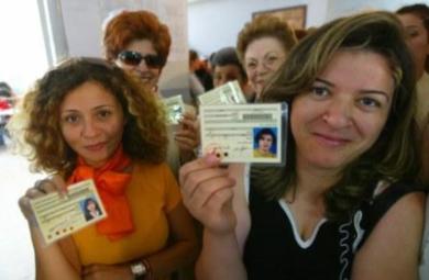 سيدات لبنانيات ذهبن للاقتراع يوم امس