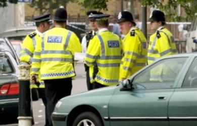 الشرطة البريطانية تقوم بعملية مطارده المشتبة بهم في تفجيرات لندن
