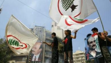 لبنانيون يرفعون صورة القائد سمير جعجع