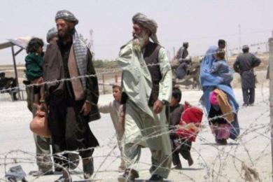 باكستان تغلق مخيمات للاجئين أفغان بالقرب من الحدود 