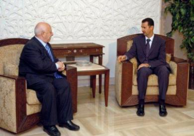 الرئيس السوري بشار الأسد مع رئيس الوزراء الفلسطيني احمد قريع