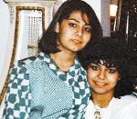 رنا (يسار) ورغد ابنتا صدام في صورة من ارشيف العائلة