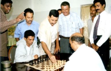 العقيد عبدالله قيران يفتتح المسابقة الشطرنجية