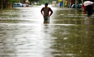 الأمطار الغزيرة تغرق العاصمة المالية للهند لليوم الثاني