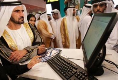 سمو الشيخ محمد بن راشد آل مكتوم، وزير الدفاع الاماراتي ولي عهد دبي، اثناء افتتاحه امس 