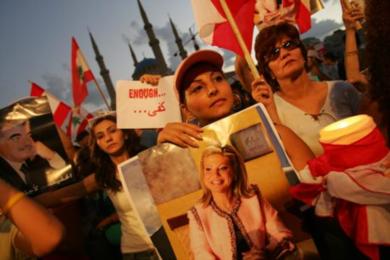 لبنانيات يتظاهرن في ظل الاعتداءات 