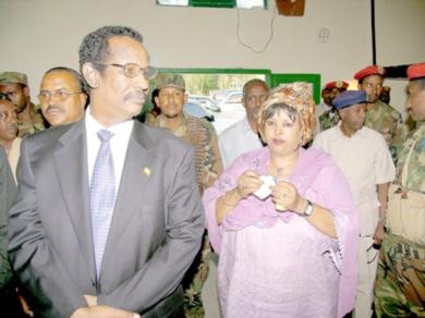 رئيس جمهورية ارض الصومال ظاهر ريالي كاهن وعقيلته يدليان بصوتيهما