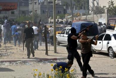 رجال الامن الفلسطينيين يشتبكون مع نشطاء من حماس