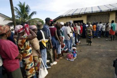بدء اول انتخابات رئاسية في ليبيريا بعد الحرب