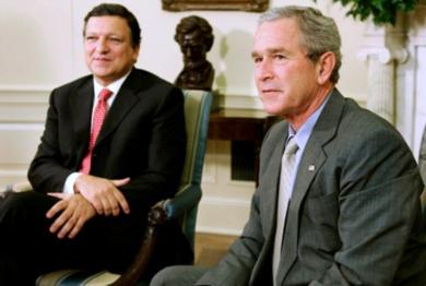 الرئيس الامريكي جورج بوش مع رئيس المفوضية الاوروبية جوزيه مانويل باروسو 