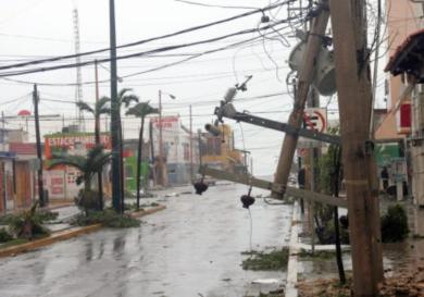 اعصار ويلما يعصف بشبه جزيرة يوكاتان والفيضانات تغمر فندق كانكون