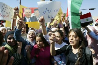 مئات الالاف يتظاهرون في دمشق