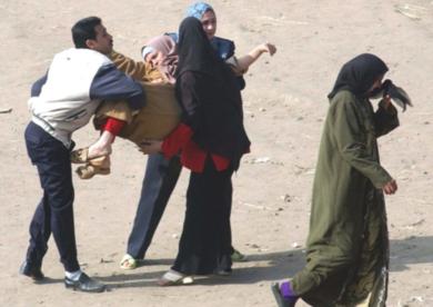 مصرية اغميا عليها بسبب استنشاقها غاز مسيل لدموع