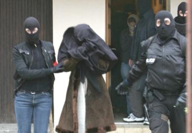 اعتقال مشتبهيين ينتمون الى خلية ارهابية في باريس
