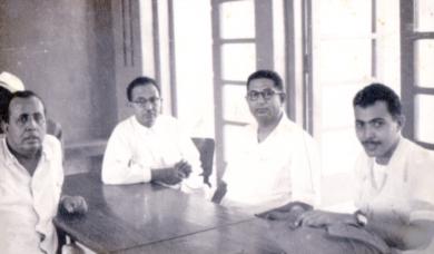 من اليمين: عبدالقوي خليل، قائد اسعد طاهرومحمد سعيد سفاري