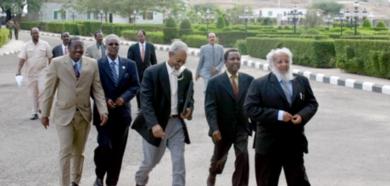 القادة الصوماليون أثناء توجههم إلى القاعة التي شهدت الحدث التاريخي برعاية فخامة الأخ الرئيس