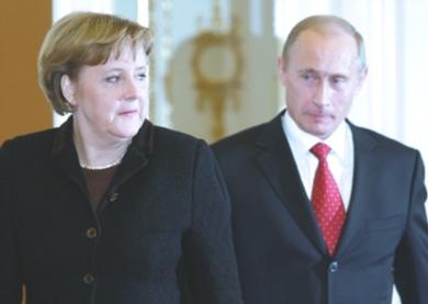 الرئيس الروسي فلاديمير بوتين مع المستشارة الالمانية انغيلا ميركل