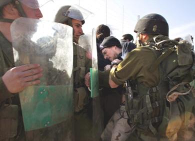 اشتباكات بين الجيش الاسرائيلي ومتظاهرون