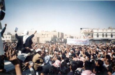 جموع غفيرة في عمران خلال تظاهرة استنكار للاساءة إلى الرسول الأعظم