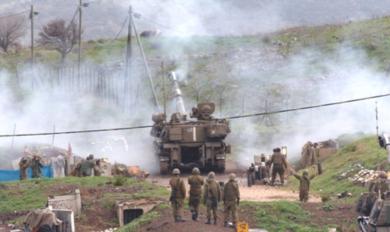 القوات الاسرائيلية تقصف مواقع لحزب الله اللبناني رداً على ذلك..
