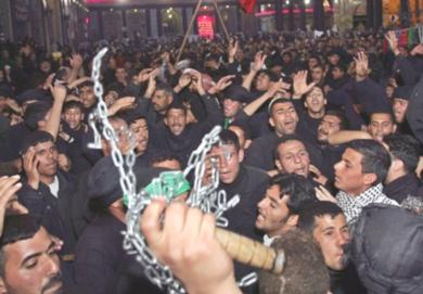 تجمع مئات الآلاف من الزائرين لإحياء ذكرى مقتل الإمام الحسين في مدينة كربلاء المقدسة