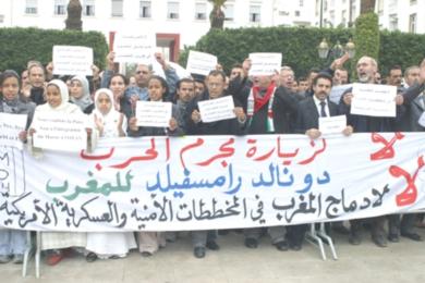 تظاهرات في المغرب اثناء زيارة وزير الدفاع الامريكي دونالد رامسفلد