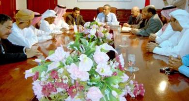ويرأس الاجتماع الثاني للجنة المشتركة اليمنية الخليجية للتحضير لمؤتمر استكشاف فرص الاستثمار في اليمن