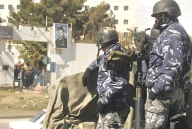 قوات الامن الاردنية تنتشر خارج احدى السجون الاردنية في عمان