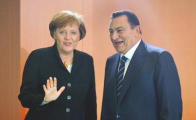 المستشارة الالمانية انجيلا ميركل مع الرئيس المصري حسني مبارك في برلين