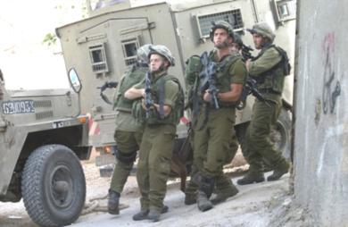 الجيش الاسرائيلي يعتقل فلسطينيين في الضفة الغربية