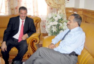 محافظ عدن يجتمع مع القنصل الليبي 