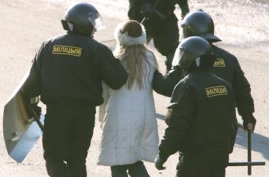 مواجهات عنيفة بين المتظاهرين وبين قوات الامن في عاصمة بيلاروسيا 