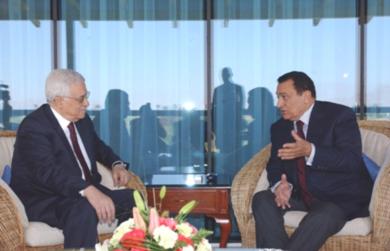 الرئيس الفلسطيني محمود عباس مع الرئيس المصري حسني مبارك