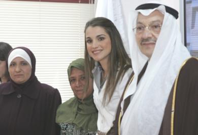 الامير طلال بن عبدالعزيز والملكة رانية العبدالله في افتتاح بنك اجفند