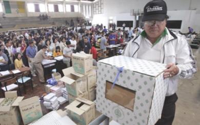 التايلانديون يتكهنون بفوضى بعد الانتخابات عشية إجرائها