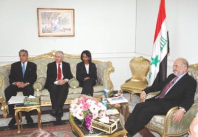 ابراهيم الجعفري رئيس الوزراء العراقي يستقبل وزيرة الخارجية الامريكية كوندوليزا رايس ونظيرها البريطاني جاك سترو