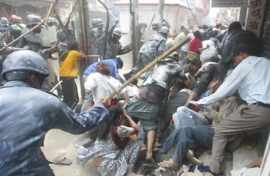 الشرطة النيبالية تشتبك مع المتظاهرين