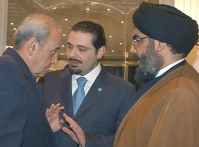 من اليمين الامين العام لحزب الله حسن نصر الله وبجانبه سعد الحريري ونبيه بري