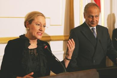 وزير الخارجية المصري احمد ابو الغيط مع المفوضة الاوروبية للعلاقات الخارجية بنيتا فيريرو-فالدنر