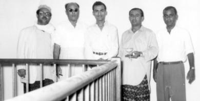 من اليمين:محمد حسن عوبلي،حسين اسماعيل خدابخش، علي سالم علي ومحمد علي باشراحيل في عدن