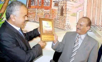 اثناء تكريم رئيس جمعية كنعان