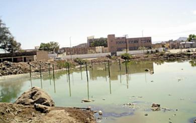 جانب من مياه الصرف الصحي بمدينة الضالع 